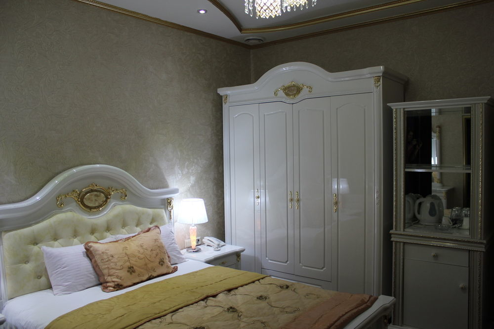 Elegant Boutique Rustaveli Hotel Tbilisi Buitenkant foto