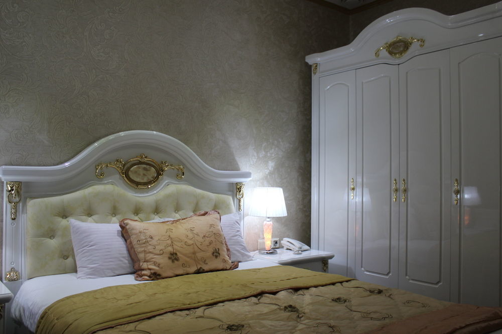 Elegant Boutique Rustaveli Hotel Tbilisi Buitenkant foto