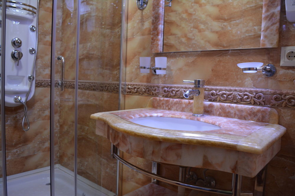 Elegant Boutique Rustaveli Hotel Tbilisi Buitenkant foto