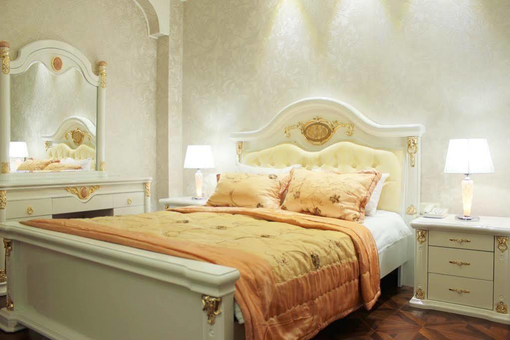 Elegant Boutique Rustaveli Hotel Tbilisi Buitenkant foto