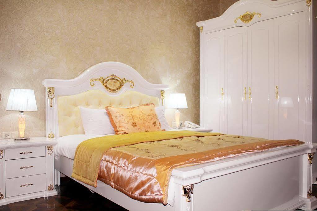 Elegant Boutique Rustaveli Hotel Tbilisi Buitenkant foto